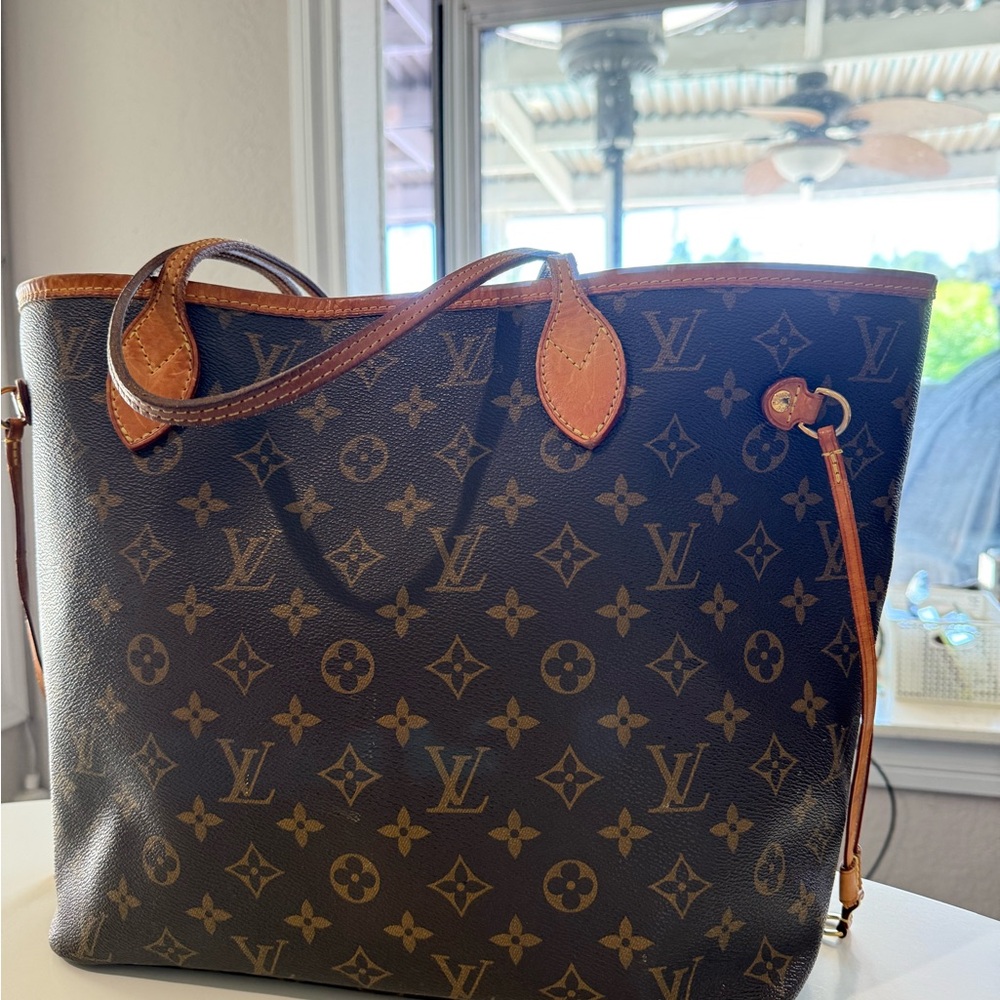 Louis Vuitton Signature monogram  neverfull Tote MM